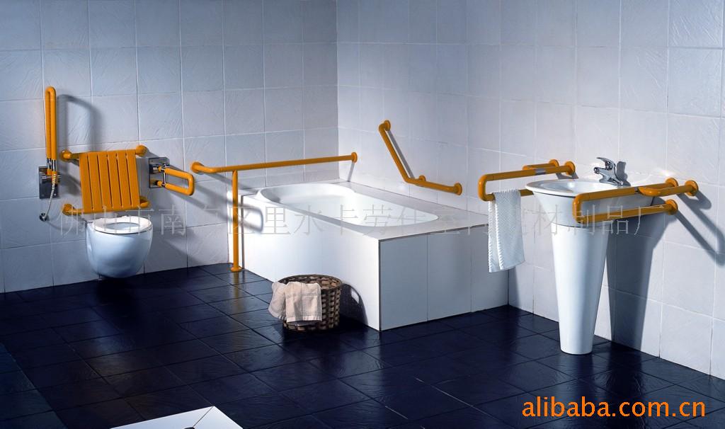 Pegangan apa yang sebaiknya dipasang di kamar mandi lansia?