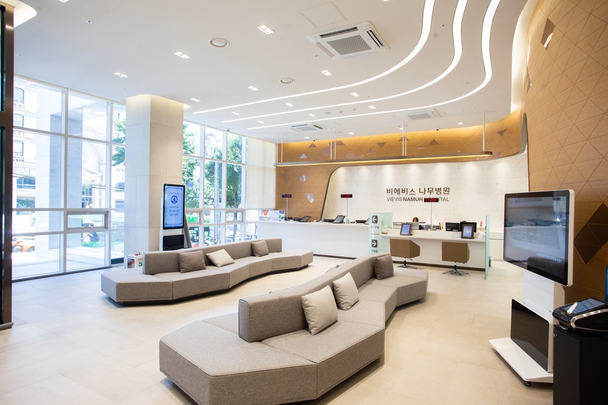 Mengapa Lembaran Dinding Vinyl Kaku Merupakan Pilihan Terbaik untuk Interior Rumah Sakit Modern?